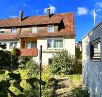 Chancenreiche Doppelhaushälfte in Topp-lage: Großzügiges Grundstück, zwei Garagen, perfekter Familienwohntraum mit Modernisierungspotenzial in Mössing - Mössingen