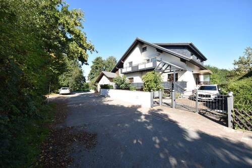 Ruhige Sackgasse am Feldrand - 