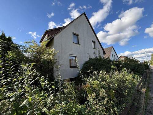 Frontansicht - 8 Zimmer Einfamilienhaus zum Kaufen in Lehrte