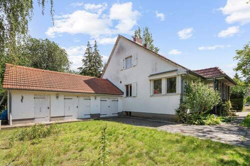 Ansicht - Großes Einfamilienhaus mit Keller und ausbaufähiger Garage