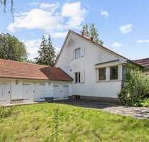 Großes Einfamilienhaus mit Keller und ausbaufähiger Garage - Berlin Hermsdorf