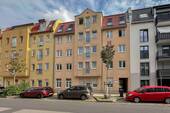 Straßenansicht - Zukunftssicheres Investment: Langfristig vermietete 2-Zi.-ETW in Innenstadtlage