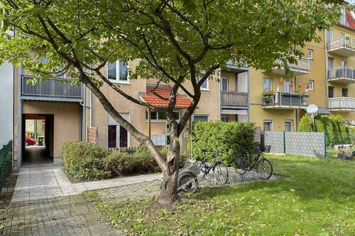 Außenanlage. - Etagenwohnung mit 41,90 m² in Dresden zum Kaufen