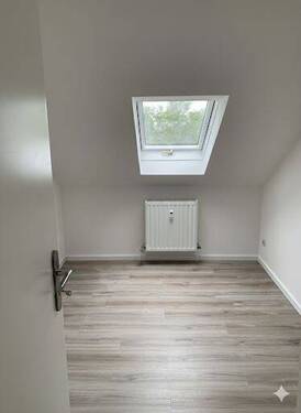 FH555_DG-Wohnung_3_Zimmer - 1 Zimmer Mehrfamilienhaus, Wohnhaus in Bayreuth