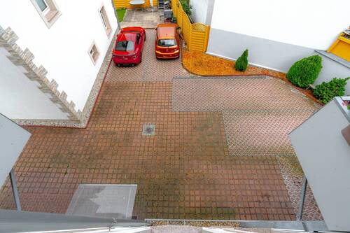 Stellplätze - Etagenwohnung mit 437,20 m² in Dresden zum Kaufen