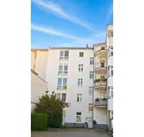 *ERSTBEZUG NACH SANIERUNG * SCHICKE 3-RAUM-WOHNUNG MIT BALKON, EINBAUKÜCHE UND STELLPLATZ - Magdeburg Neue Neustadt