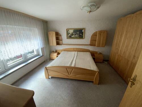 Schlafzimmer - 8 Zimmer Mehrfamilienhaus, Wohnhaus in Kefferhausen