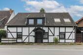 Frontansicht - Familienparadies in Datteln - Charmantes Zweifamilienhaus in naturnaher Lage