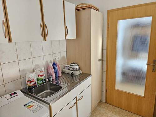 Waschmaschine im Vorraum im Untergeschoss - 