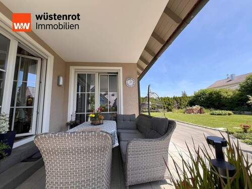 Outdoor Lounge - 