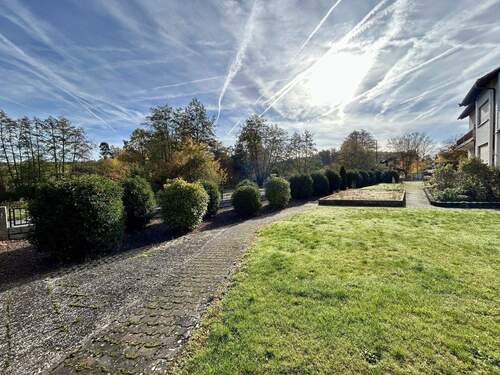 Garten - Mehrfamilienhaus, Wohnhaus mit 179,00 m² in Adelsdorf/Neuhaus zum Kaufen