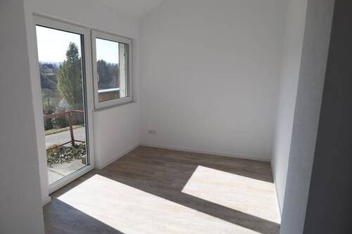 Gartenzimmer EG - 7 Zimmer Mehrfamilienhaus, Wohnhaus zum Kaufen in Frittlingen