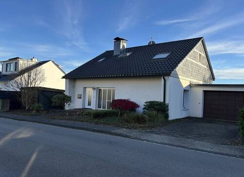 Hausansicht - Einfamilienhaus in bester Lage mit Blick ins Lochbachtal!