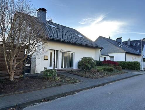 Ansicht Haus - 4 Zimmer Einfamilienhaus zum Kaufen in Solingen