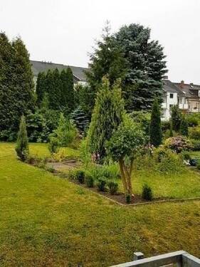 Balkonblick - ++Gut vermietete 3 Zimmer Whg ++EBK++Balkon ins Grüne++Garten++Bad mit Fenster und Handtuchheizkörper