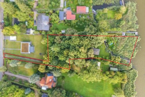 Gesamtes Grundstück - 