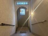 Hauseingangstür - Etagenwohnung mit 90,00 m&sup2; in Halle (Saale) zur Miete