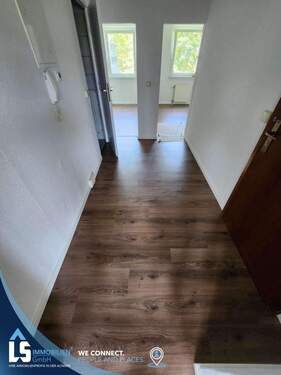 Flur - Etagenwohnung mit 56,00 m² in Wolfen zur Miete