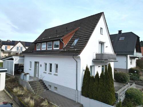 Seitenansicht - Wohnen mit Herz: Modernisiertes Zuhause mit Einliegerwohnung in Warburg-Nörde
