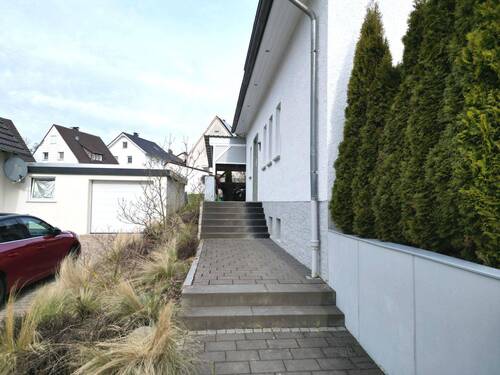 Hauseingang - 5 Zimmer Einfamilienhaus zum Kaufen in Warburg