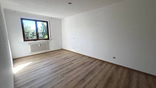 charmantes Hauptschlafzimmer - Etagenwohnung mit 88,90 m&sup2; in Waldshut-Tiengen zur Miete