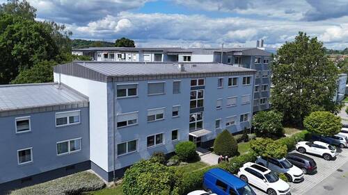 Hausansicht - Vermietete 2-Zimmer-Wohnung mit Loggia und Tiefgaragenstellplatz in Landshuter Nordwesten