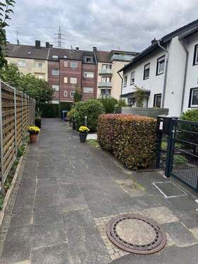 Anliegerweg zum Haus - 5 Zimmer Reihenendhaus zum Kaufen in Essen
