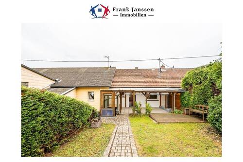 18336 Außenansicht - Wohnhaus mit Garage, Garten & überdachter Terrasse in Gönnersdorf - Heizung 2020 erneuert