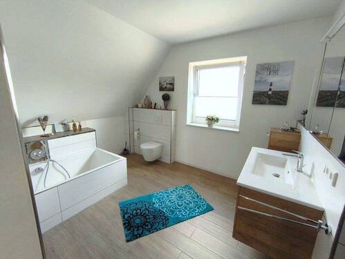 Großes Vollbad mit Wanne ... - 