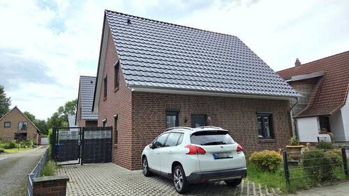 EFH mit Parkmöglichkeiten - 4 Zimmer Einfamilienhaus in Delmenhorst
