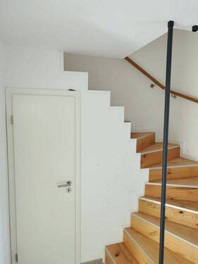 Diele mit Treppenaufgang - 