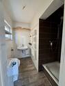 Bad mit Dusche - 