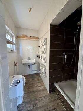 Bad mit Dusche - 
