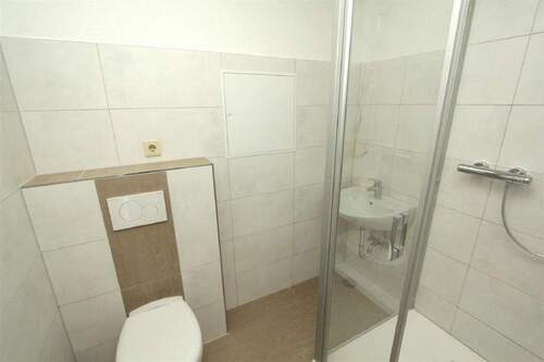 neu saniertes Bad - 2 Zimmer Etagenwohnung in Teutschenthal