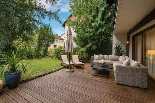 Terrasse - Ihr neues Zuhause! Attraktives Einfamilienhaus in schöner Lage von Bergen Enkheim