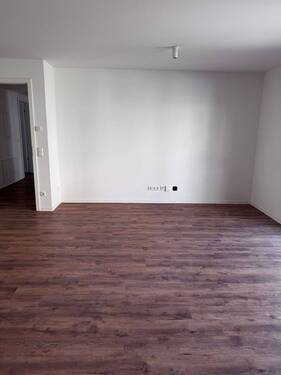 Wonhzimmer - Etagenwohnung mit 77,80 m&sup2; in Nürnberg zur Miete