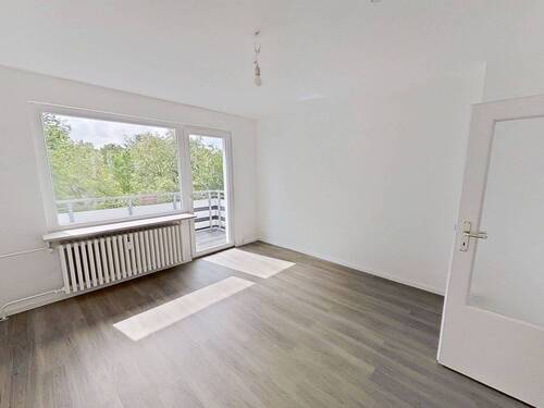 Ansicht I: Wohn- und Esszimmer - Helle 3-Zimmer-Wohnung mit Wannenbad und großem BALKON