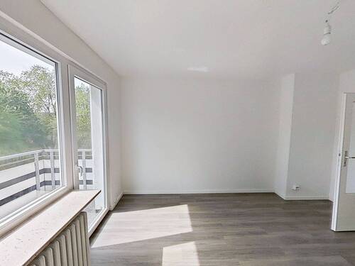 Ansicht II: Wohn- und Esszimmer - 2 Zimmer Etagenwohnung zur Miete in Duisburg