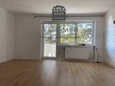 Wohnzimmer - Helle 3-Zimmer-Wohnung mit Südbalkon in Saarbrücken-Rodenhof