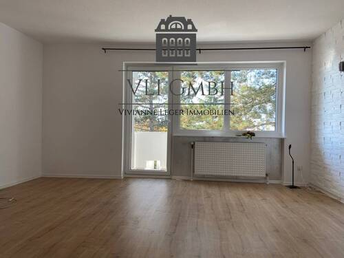 Wohnzimmer - Helle 3-Zimmer-Wohnung mit Südbalkon in Saarbrücken-Rodenhof