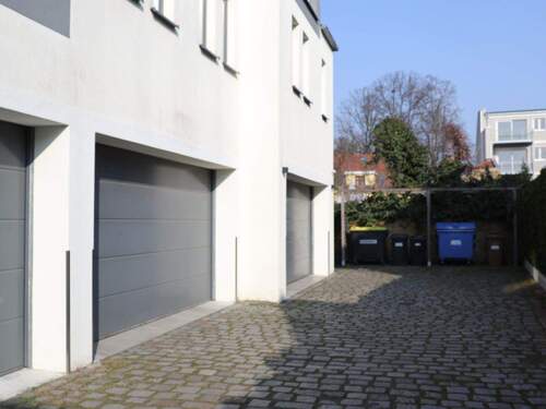 Einfahrt & Garagen - 