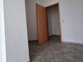 Diele mit Zugang Abstellraum - 