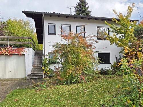 Westfassade mit Vorgarten - 