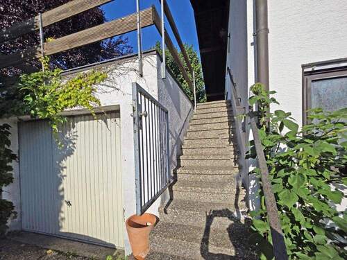 Treppe zum Hauseingang Erdgeschoss - 