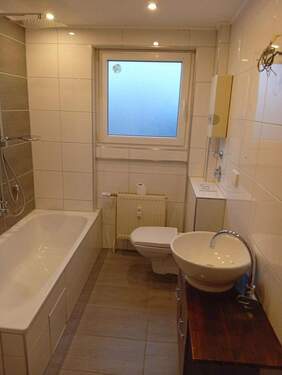 Bad - Provisionsfrei: Hochwertige sanierte Dreizimmerwohnung im 4. OG mit Balkon in Heppenheim