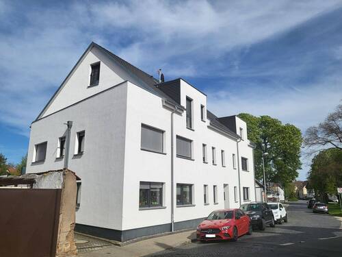 Seitenansicht - freie Eigentumswohnung mit Garage