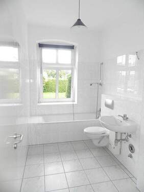 Bad EG Links - Mehrfamilienhaus, Wohnhaus mit 317,70 m&sup2; in Brandenburg an der Havel zum Kaufen