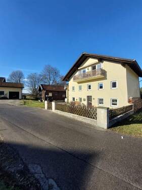 Süd-Ost-Ansicht - 9 Zimmer Mehrfamilienhaus, Wohnhaus in Fridolfing