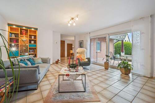 Wohnzimmer - 7 Zimmer Mehrfamilienhaus, Wohnhaus zum Kaufen in Celle / Groß Hehlen