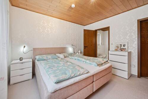 Schlafzimmer im Untergeschoss - 